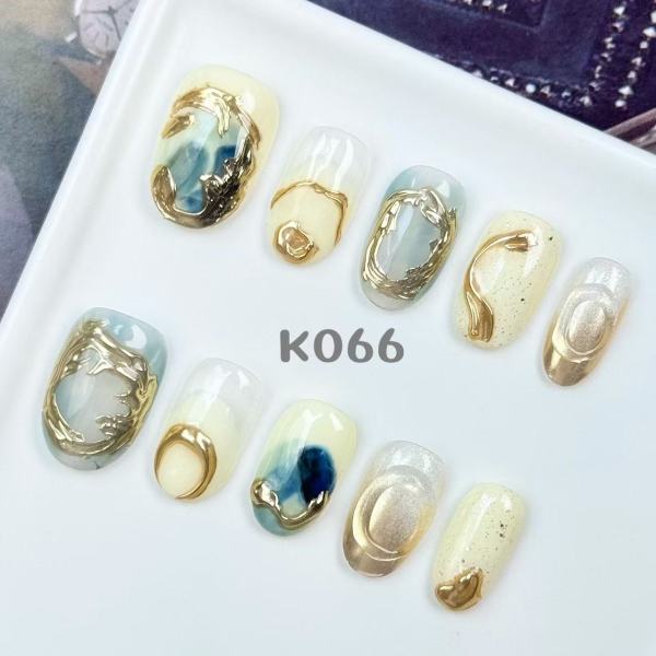 Aura Blue & Gold Halo Accents Short Nails K066