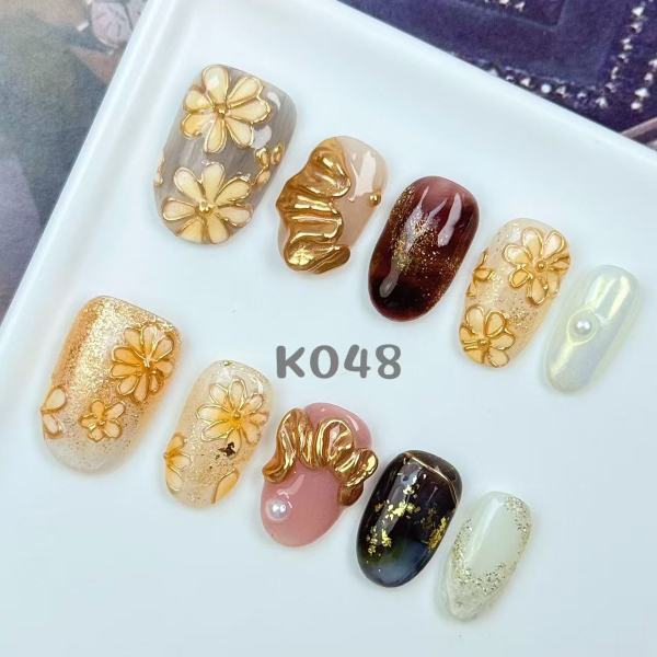 Daisy Daisies Daisy! Pearl Gold Short Round Nails K048