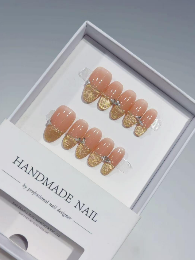 Medium Oval Nude & Shimmering Gold French Tip With Crystals