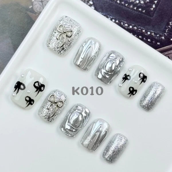 Silver Chromatic Bow Pearly Short Squoval Nails K010